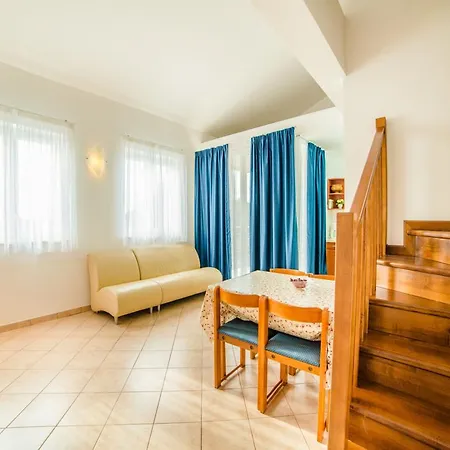Leveric 230 Apartman *
